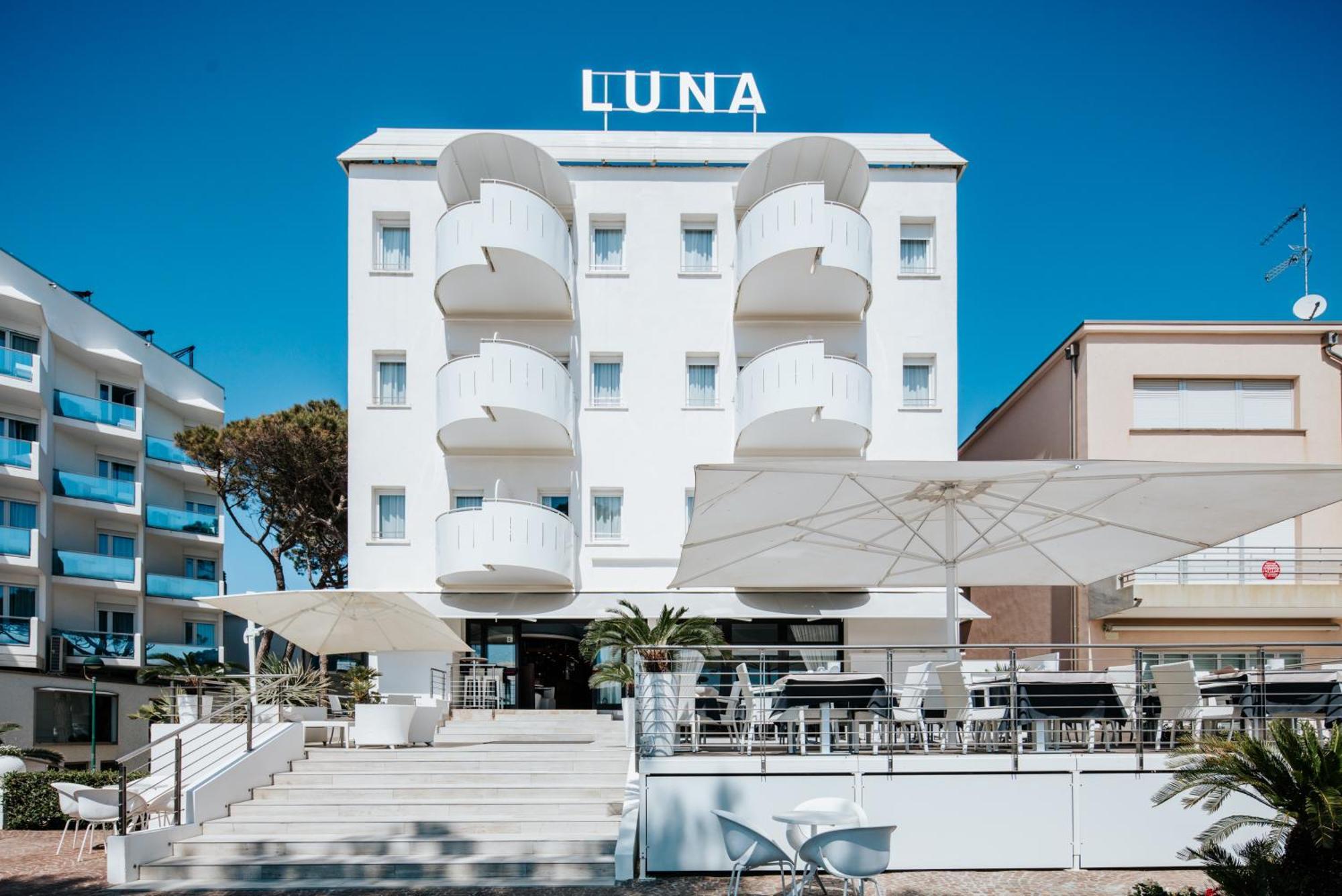 Hotel Luna Centrale Lignano Sabbiadoro Extérieur photo