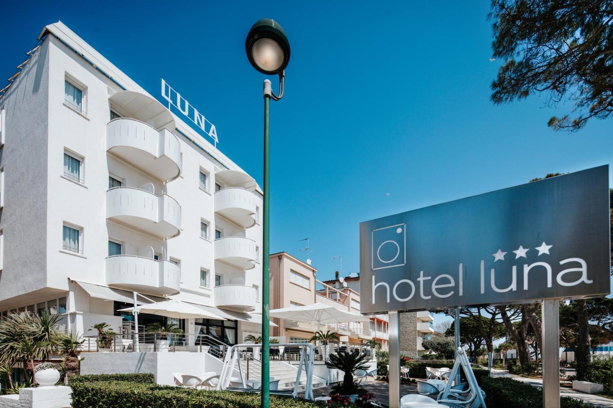Hotel Luna Centrale Lignano Sabbiadoro Extérieur photo