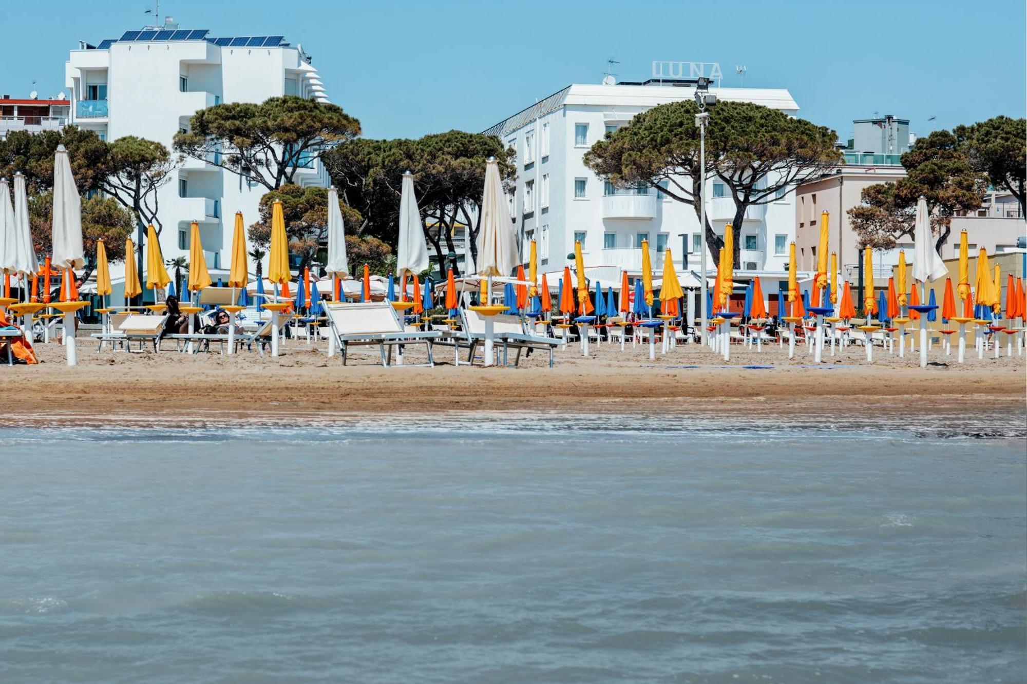Hotel Luna Centrale Lignano Sabbiadoro Extérieur photo